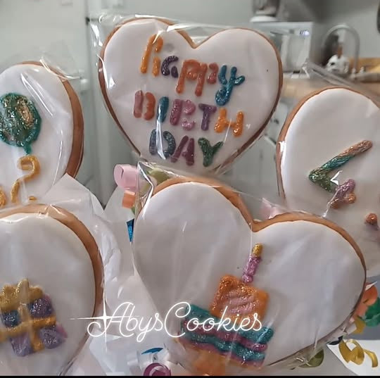 🎂Birthday Gift Set – Taza + 6 Galletas Festivas + Llavero Inicial